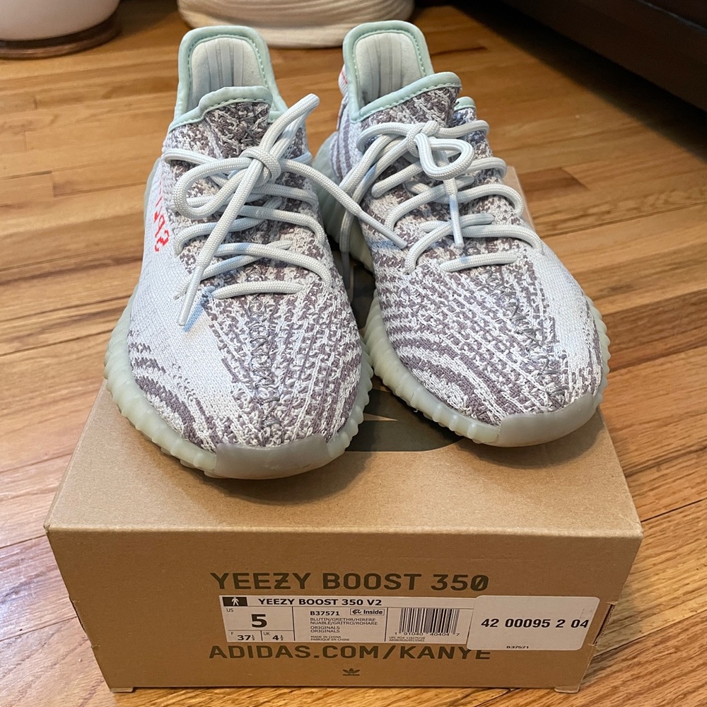 Yeezy Boost 350 V2 Blue tint Size 5